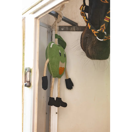 Paard met speelgoedappel in trailer