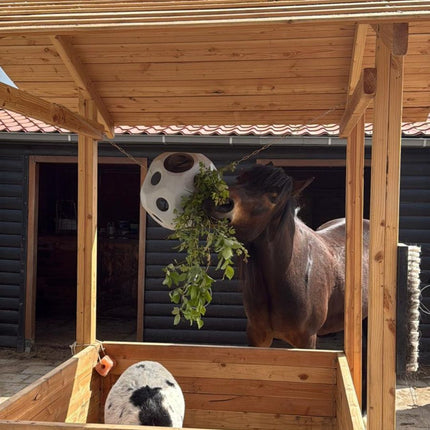Slowfeeder hooihuisje voor paarden. Compleet geleverd