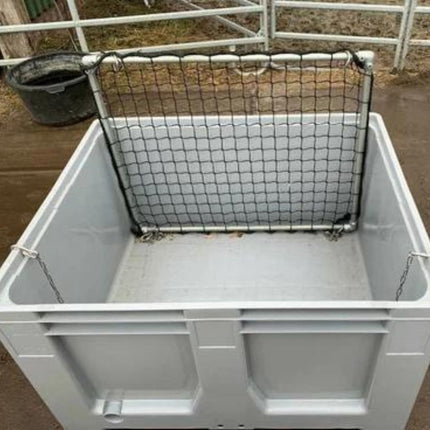 Grijze slowfeeder XXL voor paarden. Met net in maaswijdte 50 mm