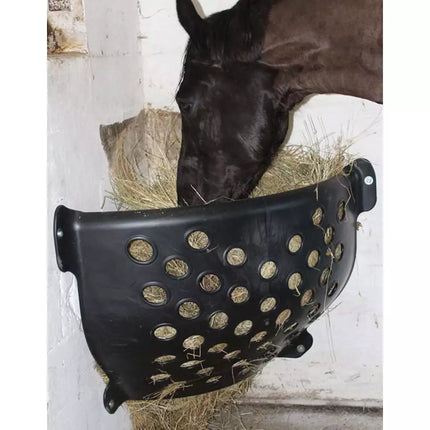 slowfeeder met paard in stal