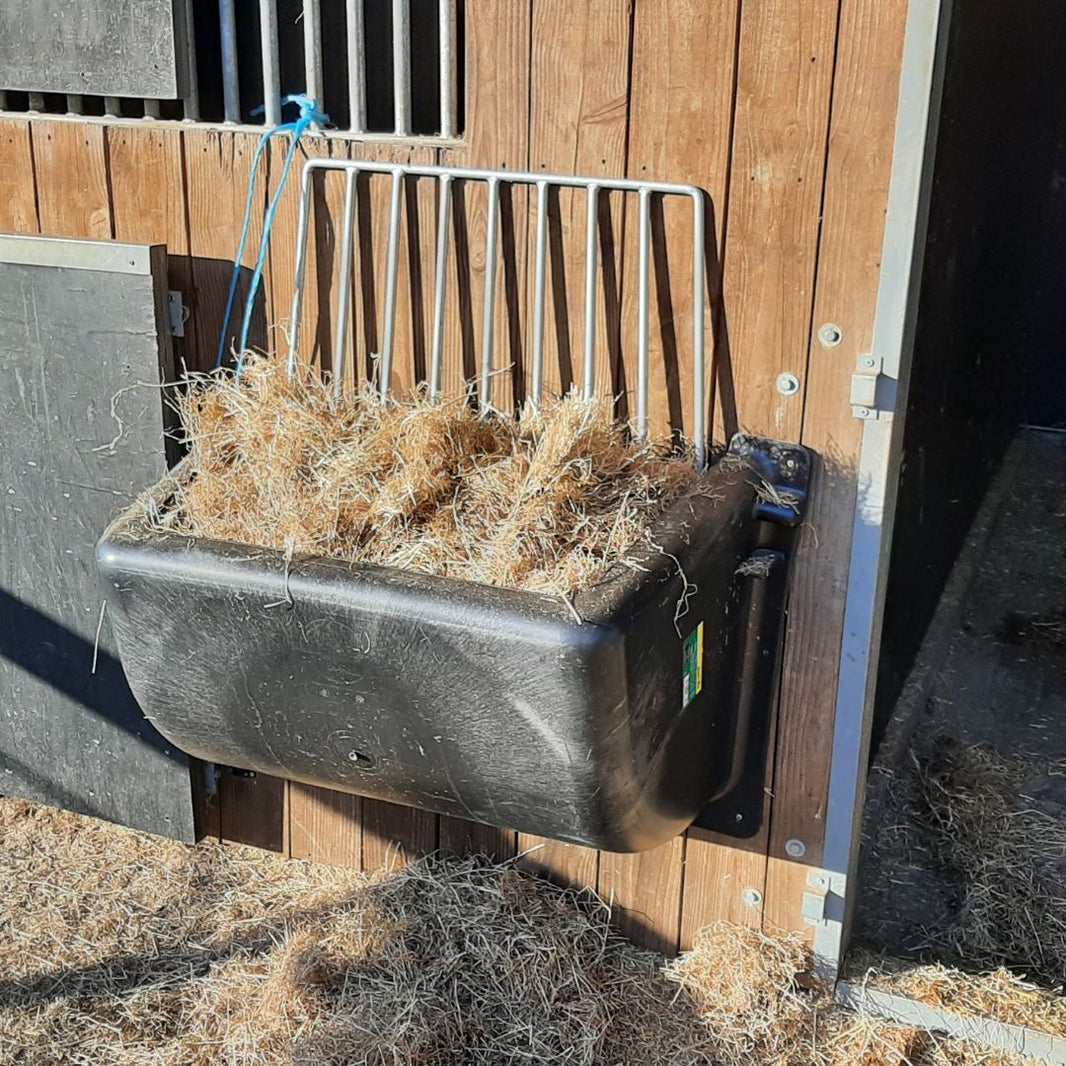 Kunststof Slowfeeder Hooiruif 140 Liter Beste Keuze Voor Stal De kunststof-slowfeeder-hooiruif-140-liter-beste-keuze-voor-stal-de