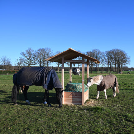 Slowfeeder hooihuisje voor paarden. Compleet geleverd
