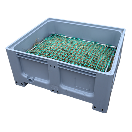 Extra grote slowfeederbak van grijs kunststof speciale hoogte voor pony's