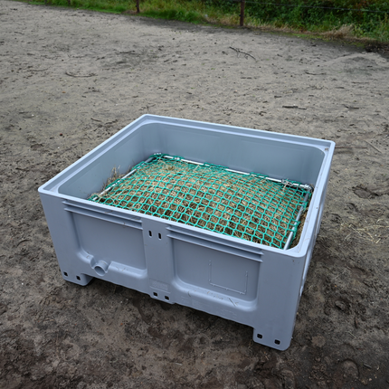 Extra grote slowfeeder in grijs kunststof, lage uitvoering voor pony’s