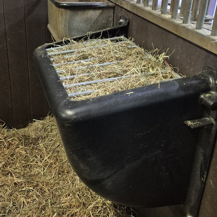 gevulde slowfeeder hooiruif klaar voor gebruik