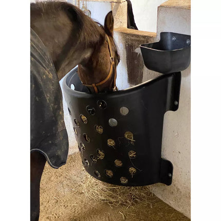 paard eet uit slowfeeder